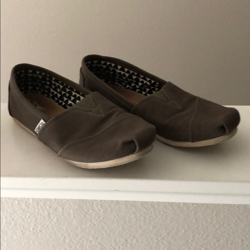 Size 8.5 Olive Toms Classics